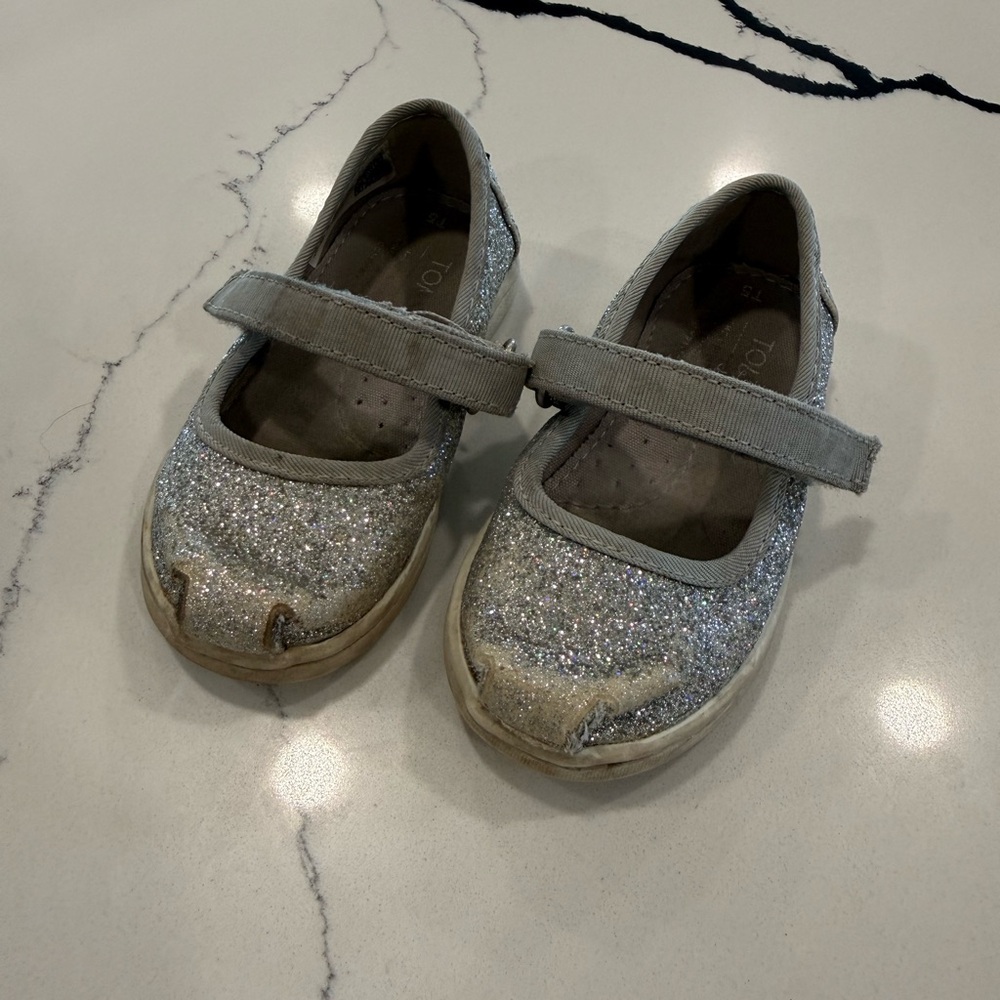 Tom’s toddler Kids Silver Glitter Mary Jane Shoes with Hook-and-Loop Strap